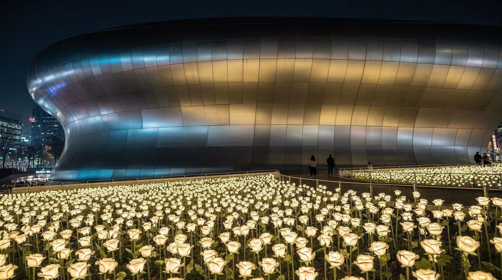 Dongdaemun, day and night