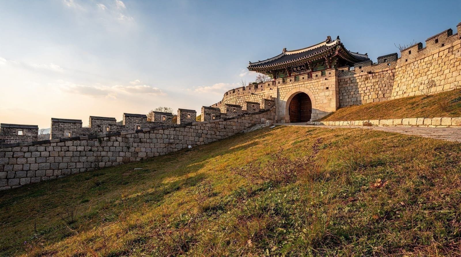 Suwon and Hwaseong Fortress: a UNESCO walk half an hour from Seoul